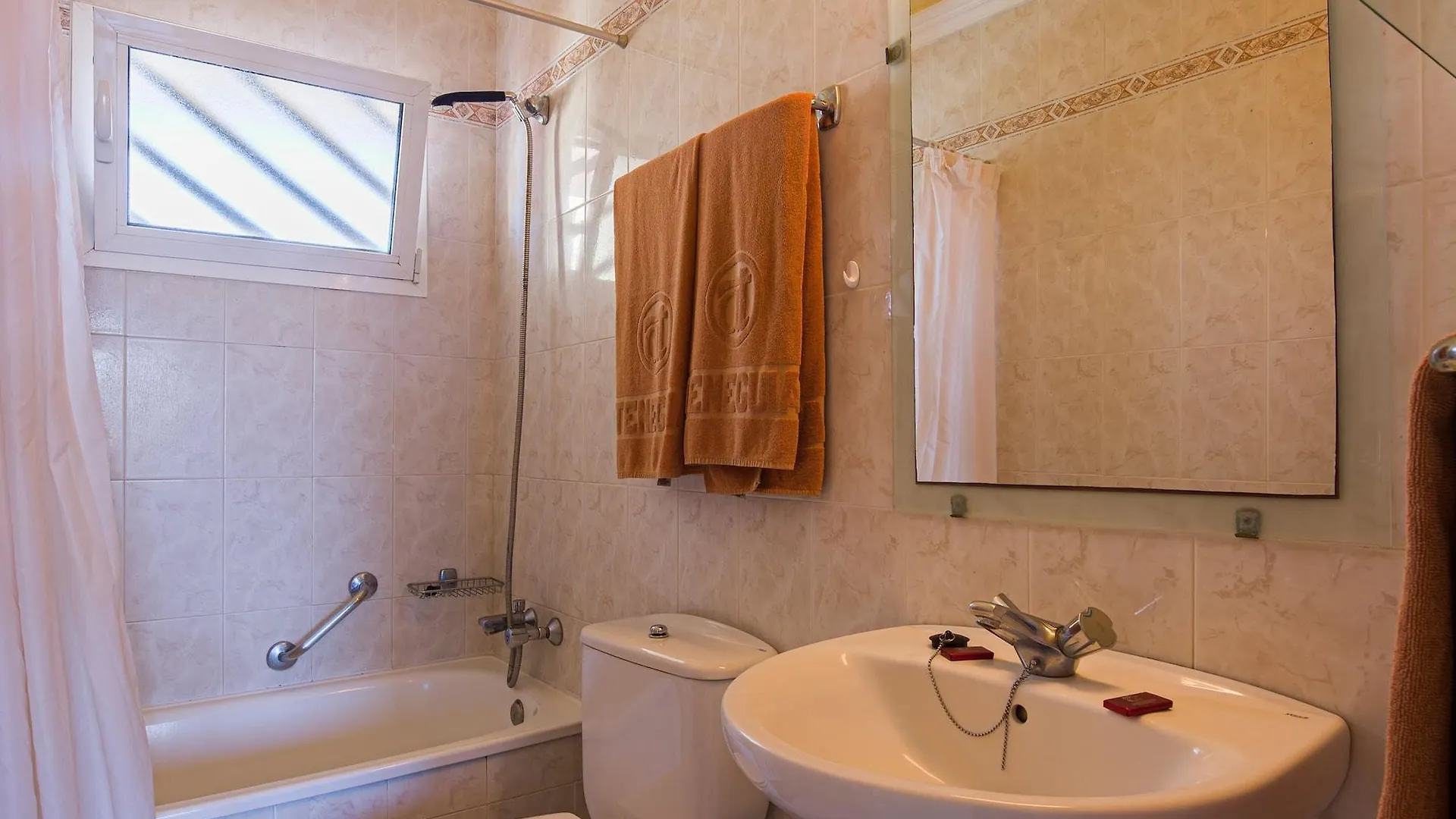 Apartamentos Teneguia Puerto de la Cruz  Puerto de la Cruz (Tenerife)